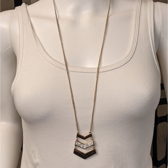 Chevron gold & white w/blue design necklace - Picture 5 of 5